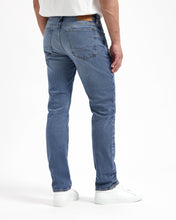 Afbeelding in Gallery-weergave laden, Kuyichi - Jim Regular Tapered Aged Indigo
