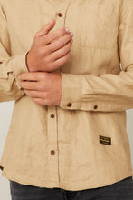 Load image into Gallery viewer, Kings of Indigo - Shirt Enda Pocket Beige Linen
