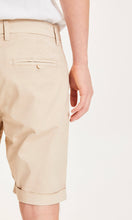 Afbeelding in Gallery-weergave laden, Knowledge Cotton - Chuck Poplin Shorts Sand
