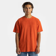 Afbeelding in Gallery-weergave laden, Revolution - Loose Fitted T-shirt Light Orange
